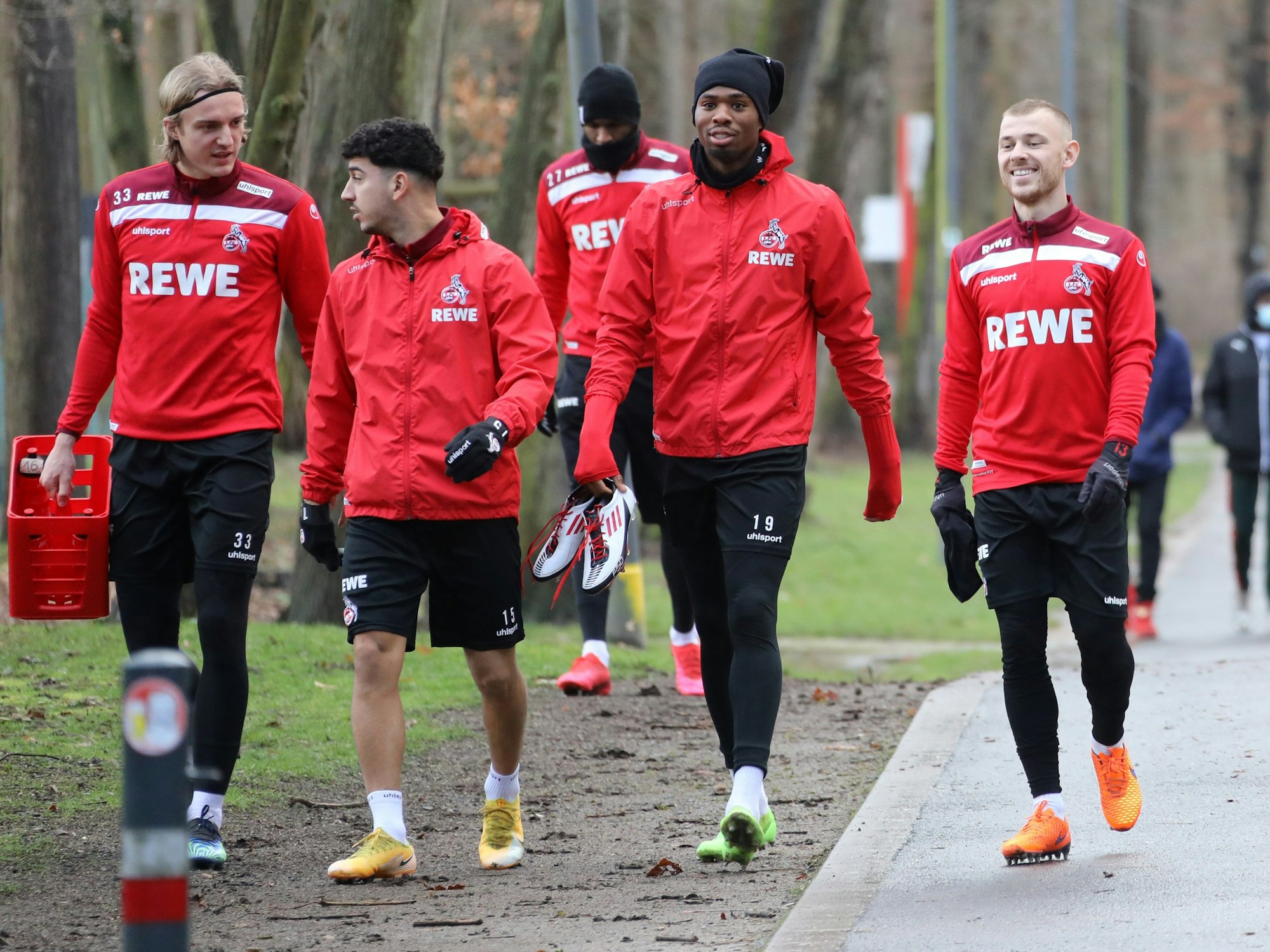 Sebastiaan Bornauw, Dimitrios Limnios und Max Meyer gehen zum Training des 1. FC Köln.