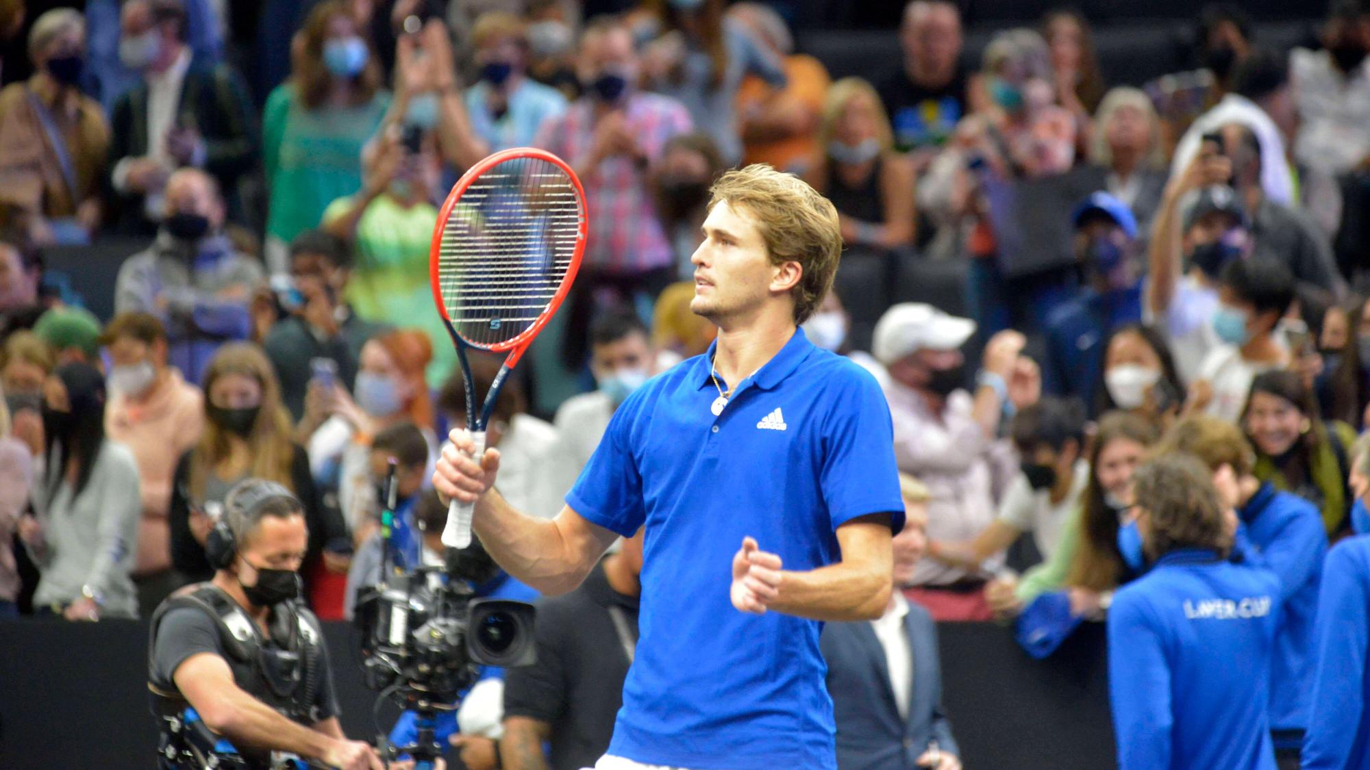 Alexander Zverev jubelt auf dem Tennis-Court