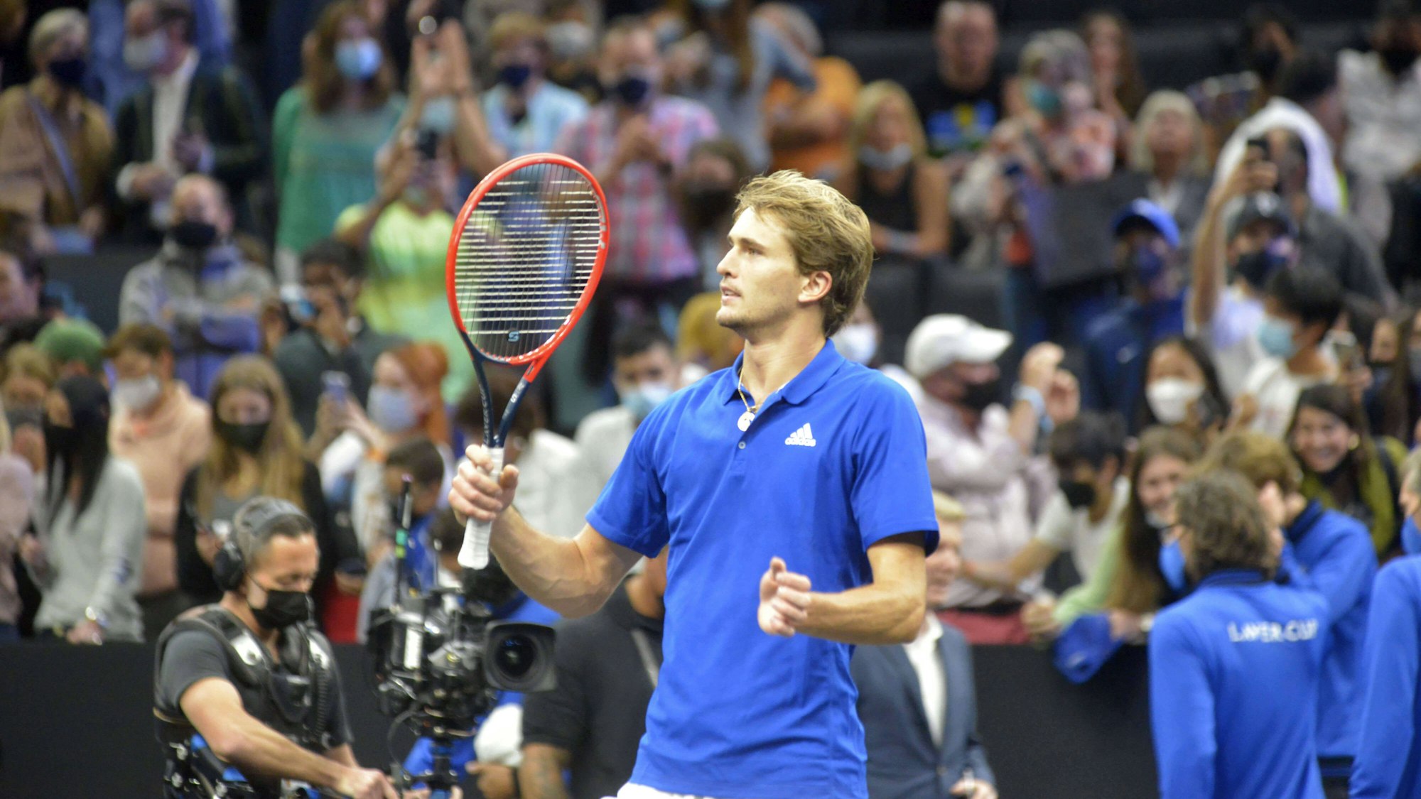 Alexander Zverev jubelt auf dem Tennis-Court