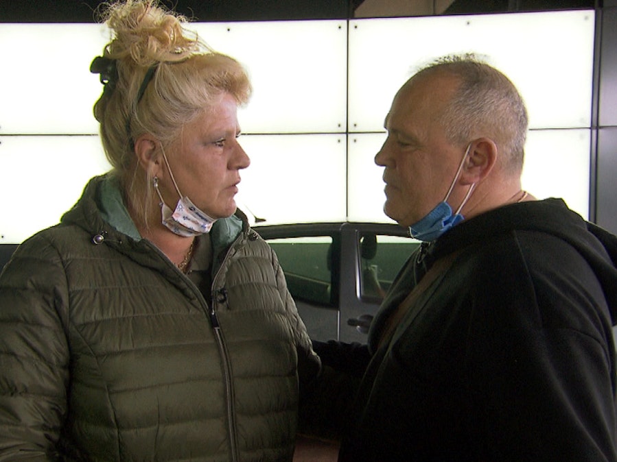 Silvia nimmt Abschied von Harald. Von Frankfurt aus fliegt sie nach Thailand, wo sie als Kandidatin an der TV-Show „Kampf der Realitystars“ teilnehmen wird.