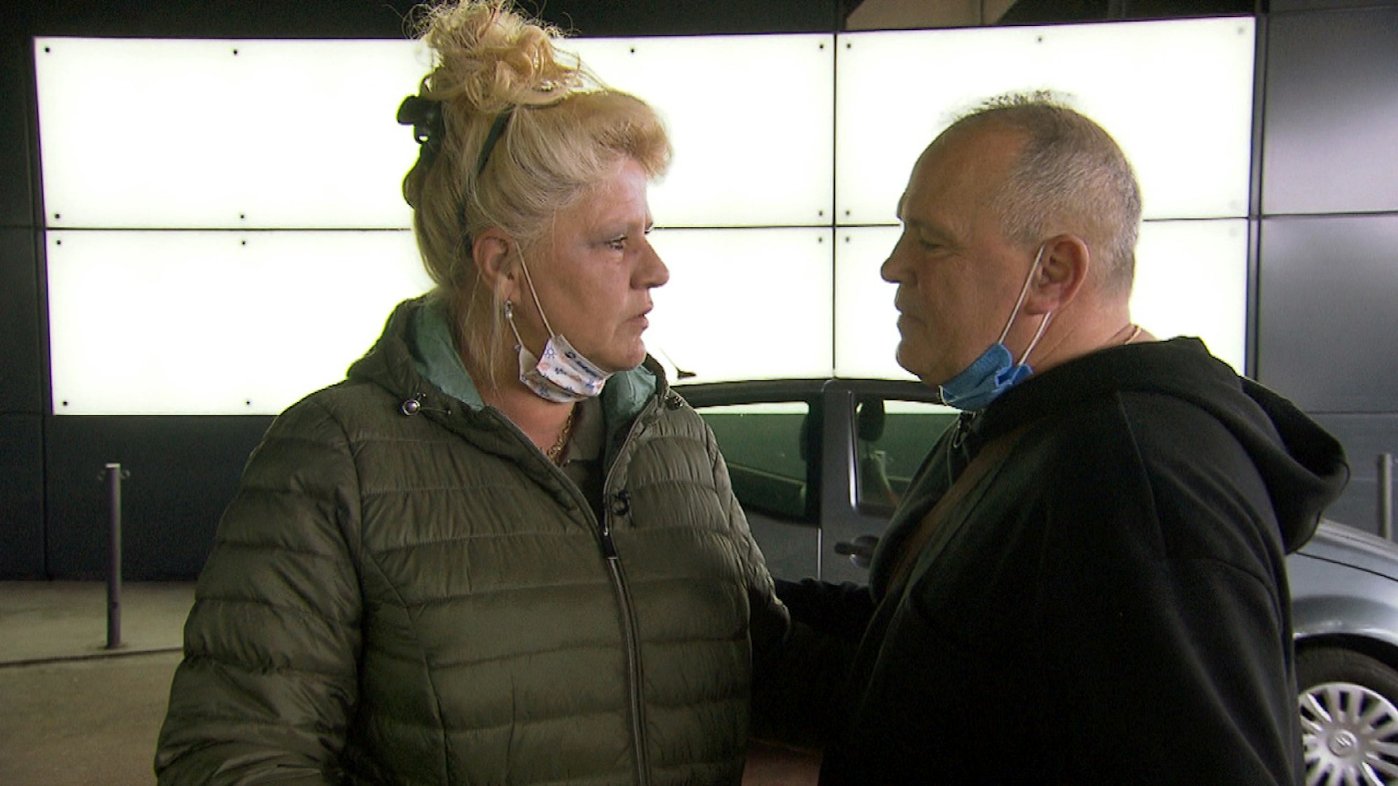 Silvia nimmt Abschied von Harald. Von Frankfurt aus fliegt sie nach Thailand, wo sie als Kandidatin an der TV-Show „Kampf der Realitystars“ teilnehmen wird.