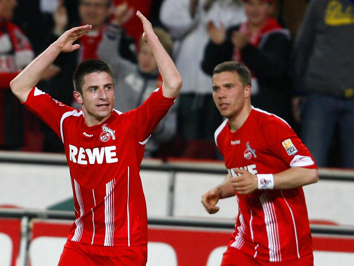 Zoran Tosic mit Lukas Podolski beim Torjubel im Spiel des 1. FC Köln gegen den VfL Bochum.