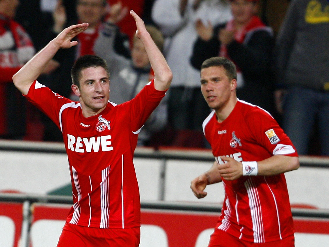 Zoran Tosic mit Lukas Podolski beim Torjubel im Spiel des 1. FC Köln gegen den VfL Bochum.