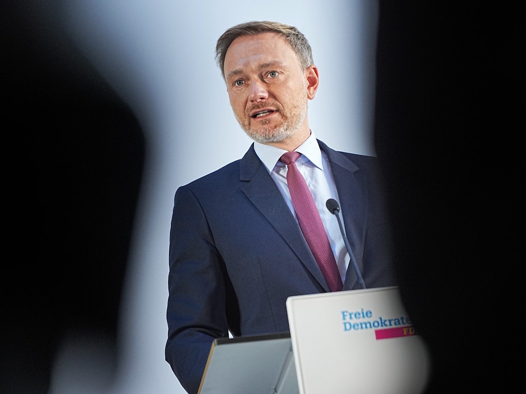Christian Lindner, FDP-Bundesvorsitzender, informiert im Hans-Dietrich-Genscher-Haus, der Parteitzentrale der FDP, über den Stand der Sondierungsgespräche für die Regierungsbildung nach der Bundestagswahl.