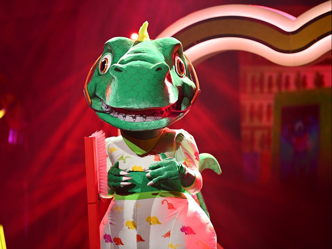 „The Masked Singer“ 2021: Die Spielregeln sind einfach, die Kostüme aufwendig. Unser Bild vom Dinosaurier wurde während der 4. Staffel 2021 geschossen.