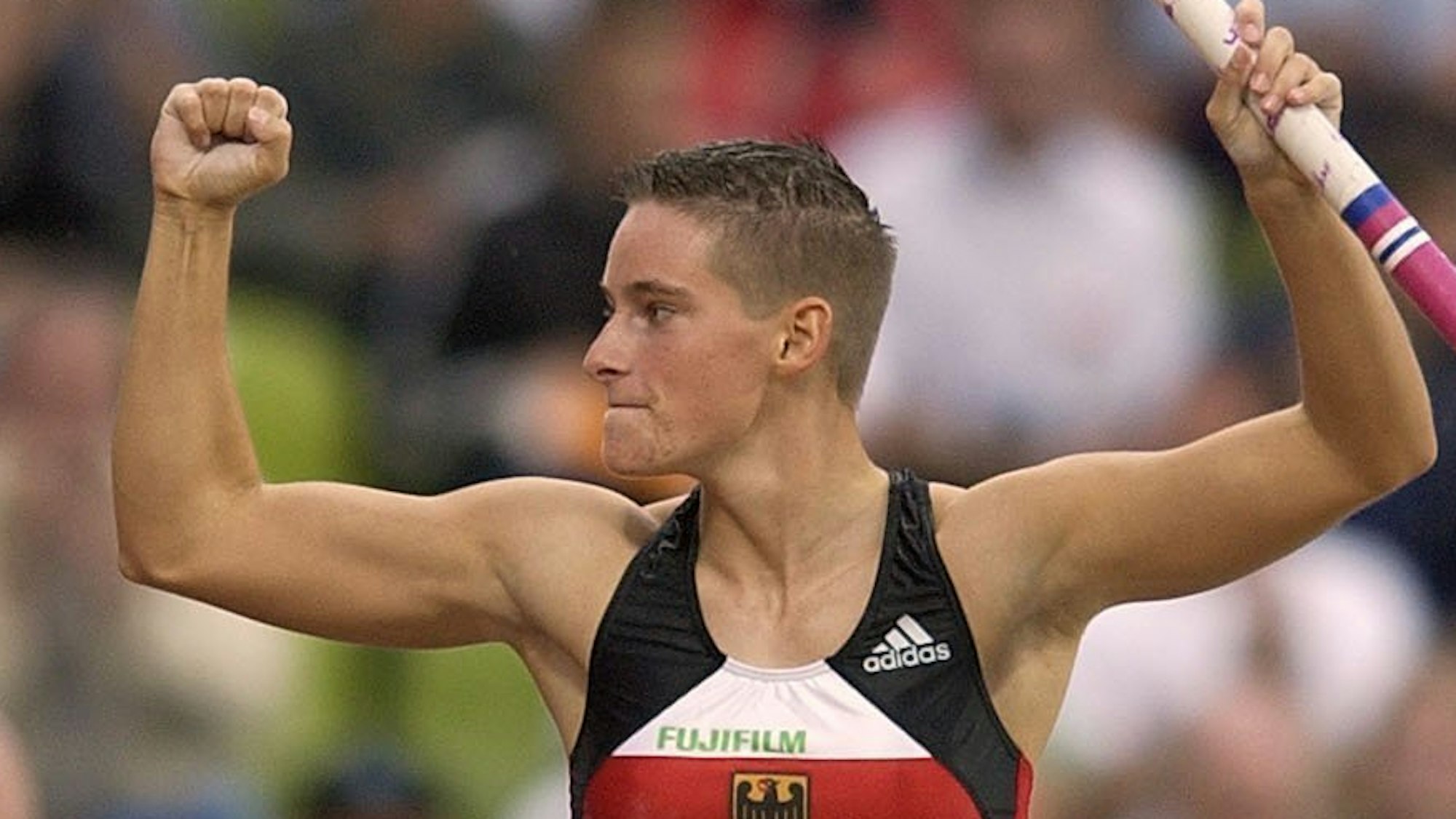 Die deutsche Stabhochspringerin Yvonne Buschbaum im Jahr 2002