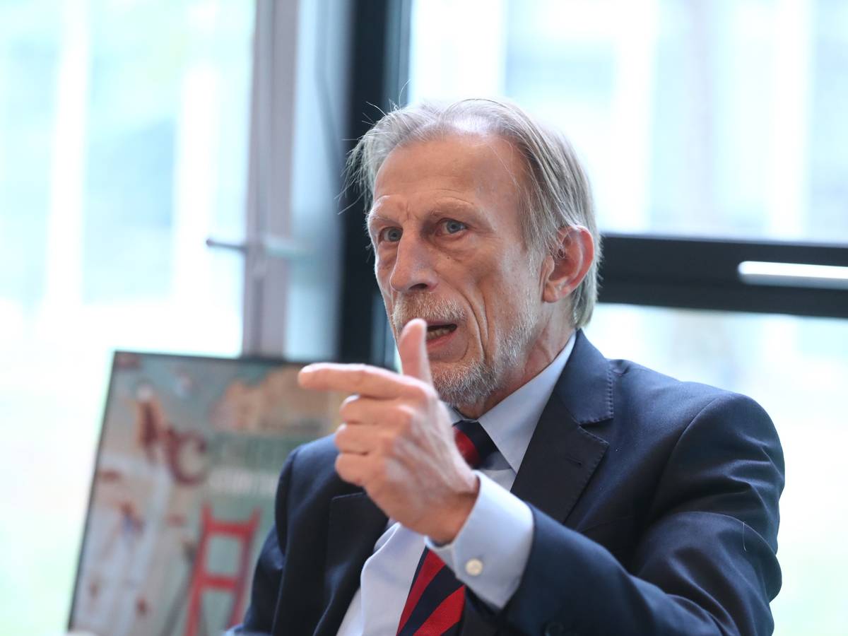 Christoph Daum beim Interview in der EXPRESS-Redaktion.