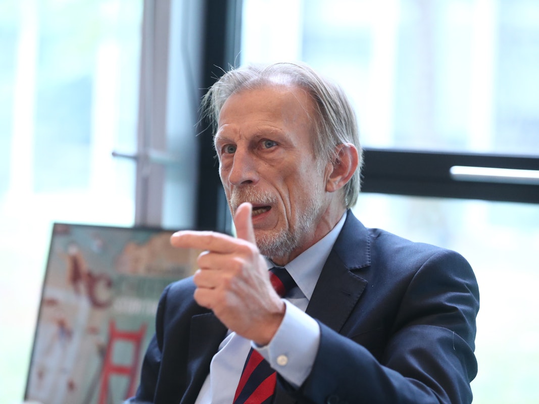 Christoph Daum beim Interview in der EXPRESS-Redaktion.