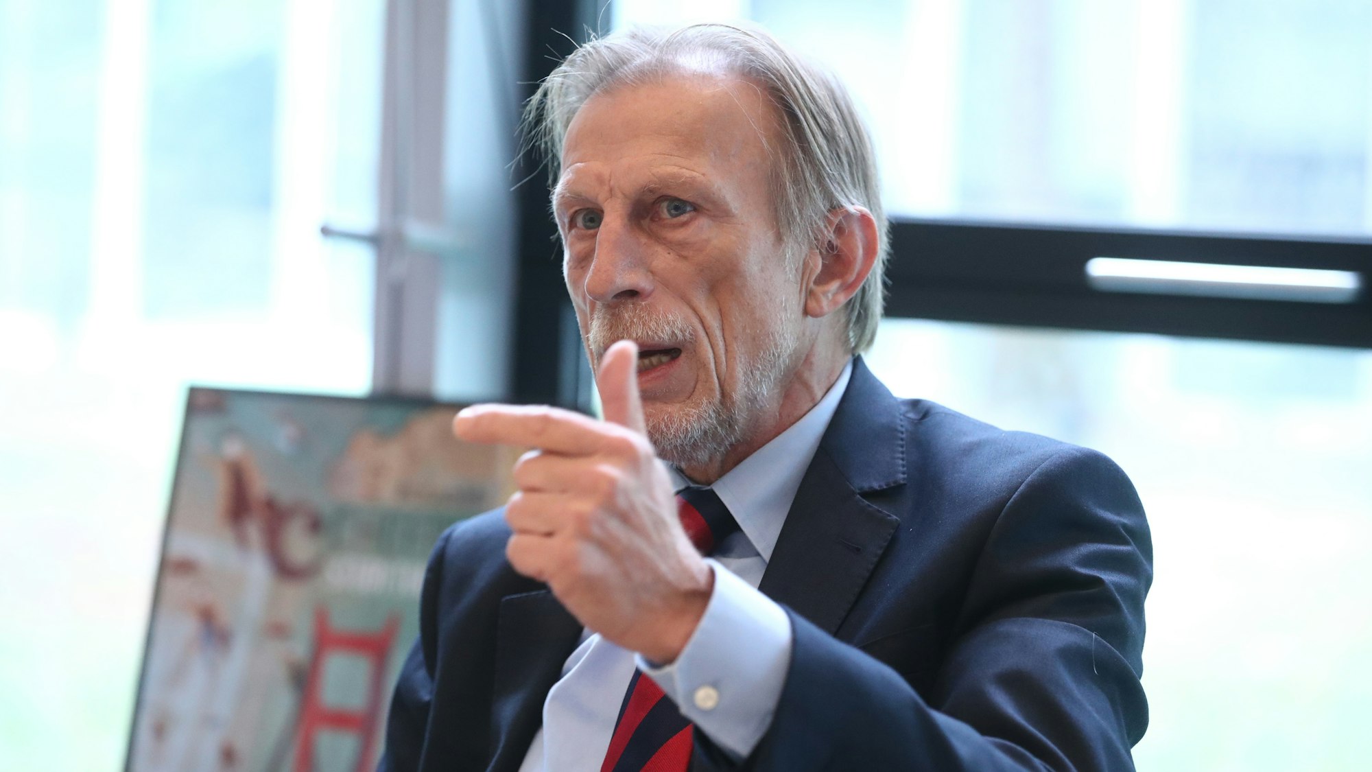 Christoph Daum beim Interview in der EXPRESS-Redaktion.