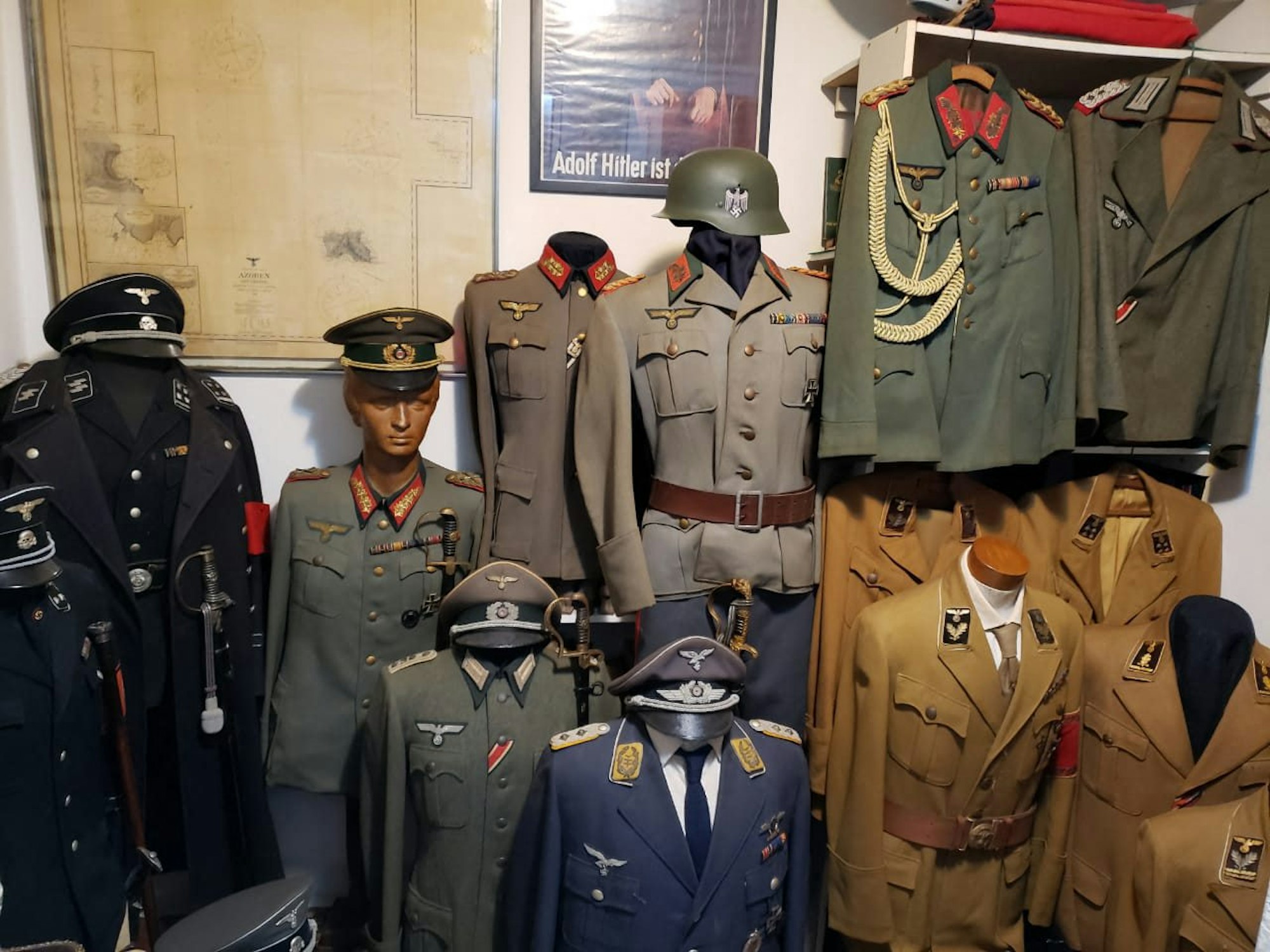 Die brasilianische Polizei fand in der Wohnung des 58-Jährigen eine riesige Nazi-Sammlung.