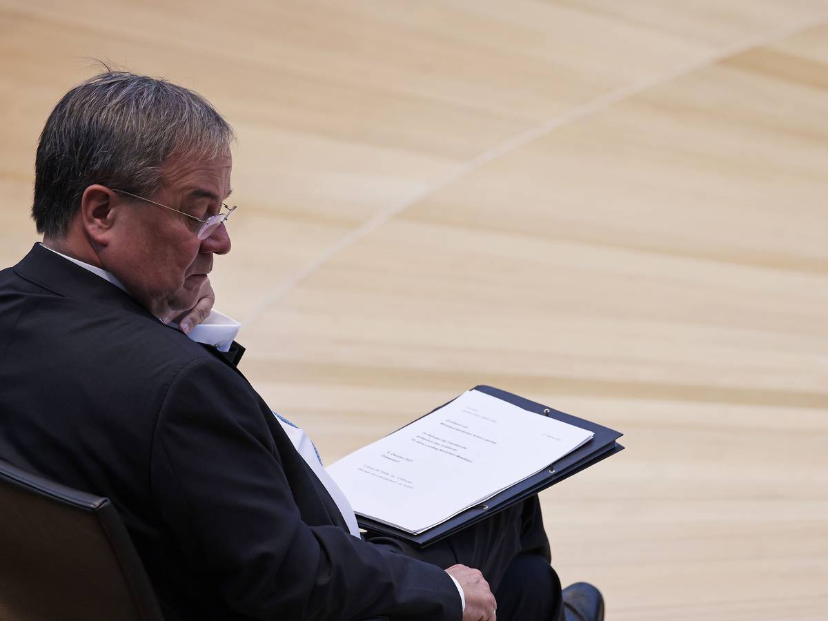 Armin Laschet (CDU, hier am 2. Oktober in Düsseldorf während der Feierstunde zum 75-jährigen Bestehen des nordrhein-westfälischen Landtags) will wohl einen personellen Neuanfang innerhalb seiner Partei einleiten.