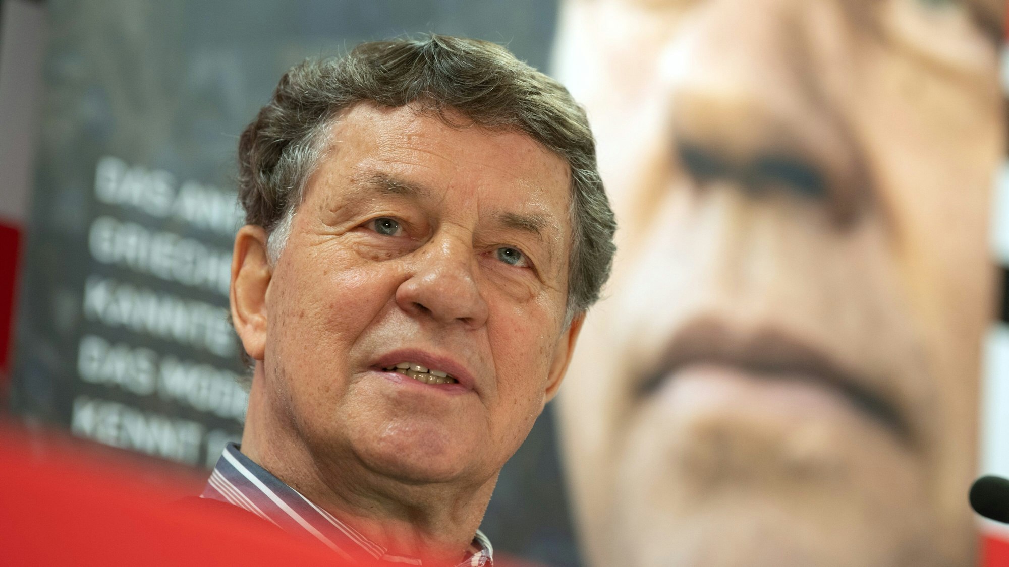 Otto Rehhagel stellt seinen Film „King Otto“ über den EM-Triumph 2004 in seiner Heimat Essen vor.