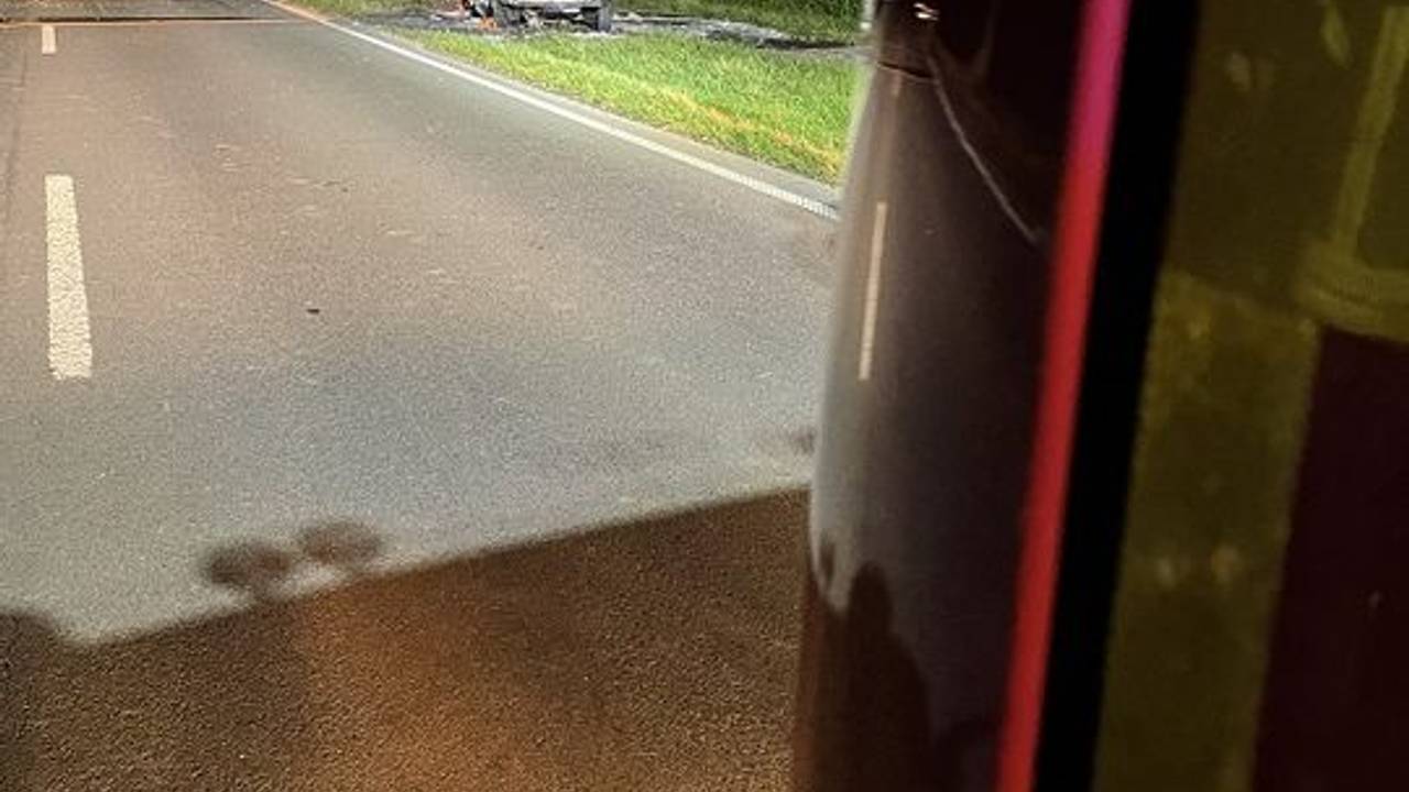 Ein Fahrer prallte mit seinem Opel Astra am 30. September 2021 gegen einen Baum in Kerken und verstarb.