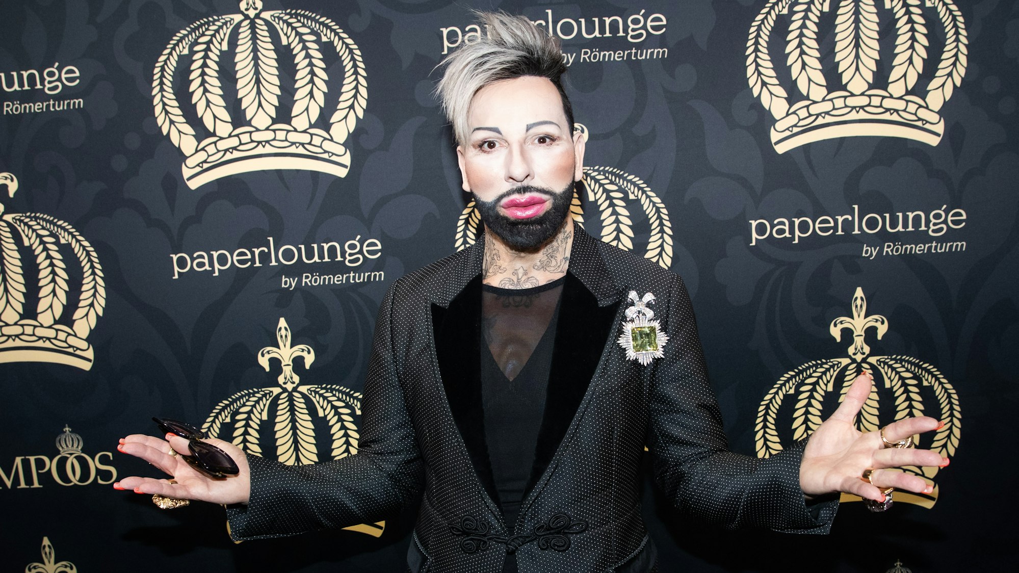 Modedesigner Harald Glööckler bei einem Fototermin im Oktober 2019 zur Präsentation einer neuen Kollektion des Papierherstellers Römerturm.