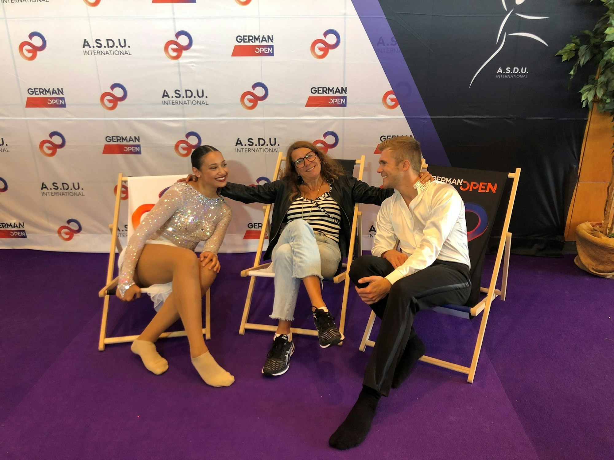 Tanz-Trainerin Manuela Einmal (m.) mit Sohn Mika und dessen Duo-Partnerin Aaliyah Matis.