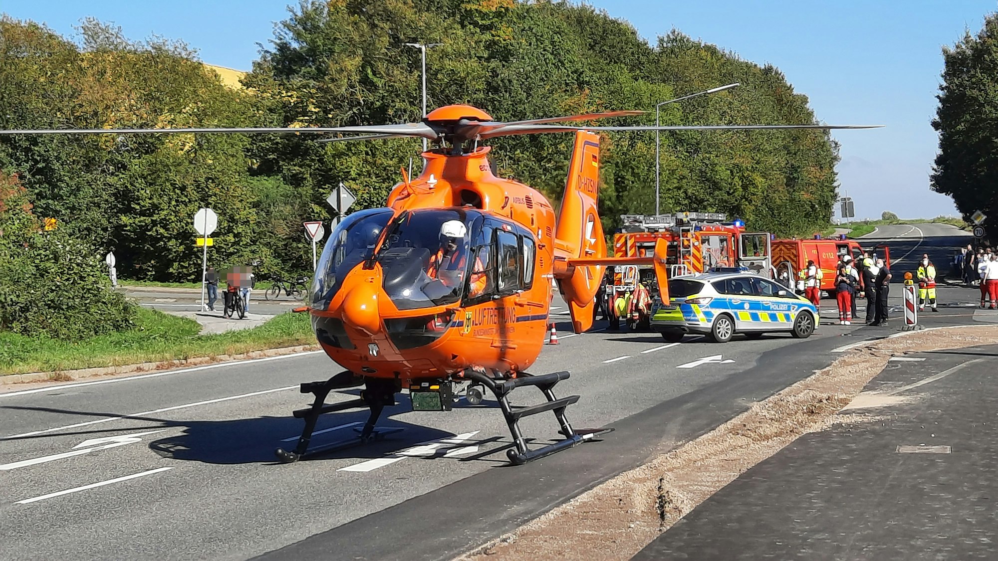 Ein Rettungshubschrauber brachte den lebensgefährlich verletzten Velberter in eine Spezialklinik.