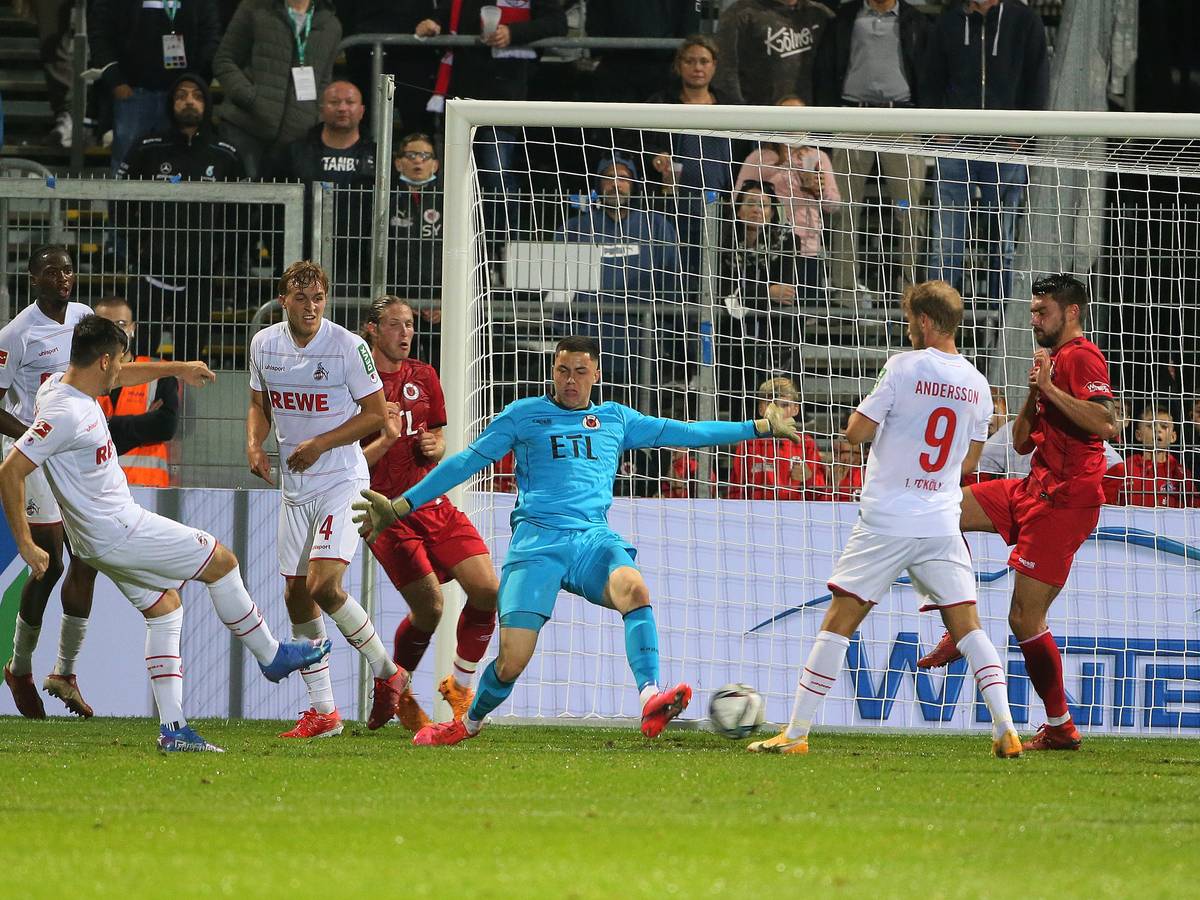 Jorge Meré trifft für den 1. FC Köln gegen Viktoria Köln.