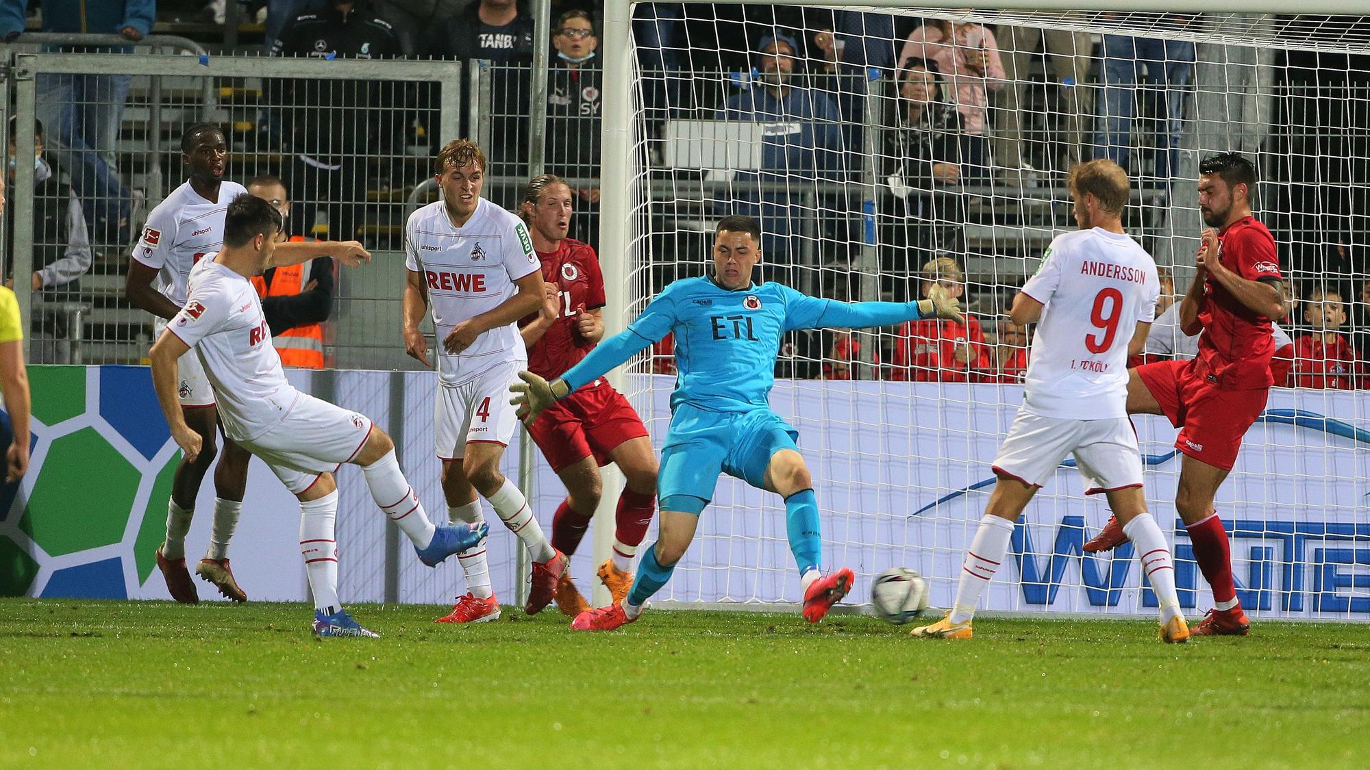 Jorge Meré trifft für den 1. FC Köln gegen Viktoria Köln.