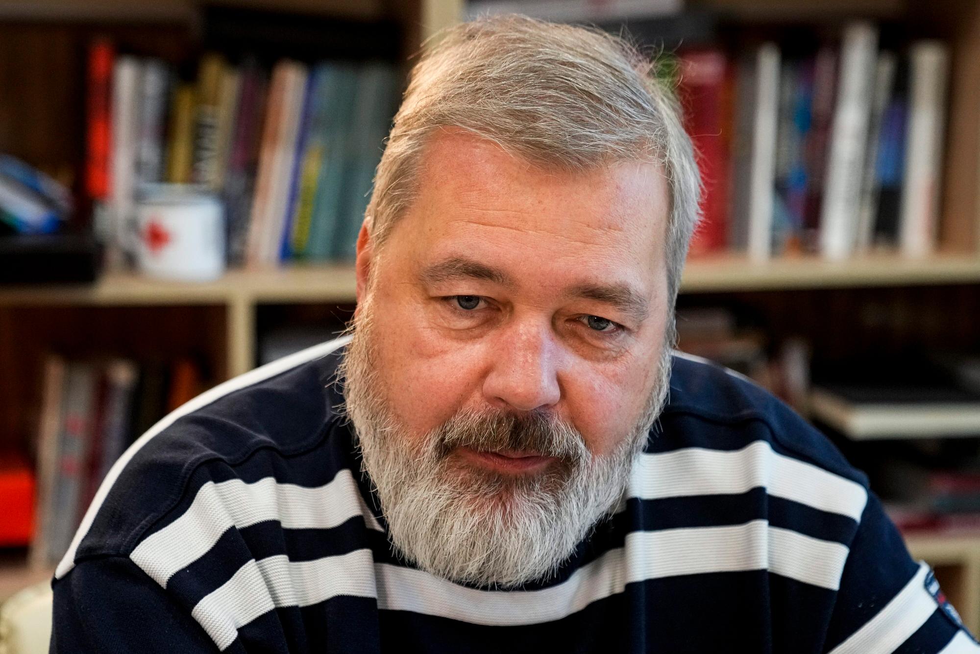 Der Chefredakteur der Moskauer Zeitung „Nowaja Gaseta“, Dmitri Muratow, spricht während eines Interviews mit der Agentur The Associated Press in Moskau.