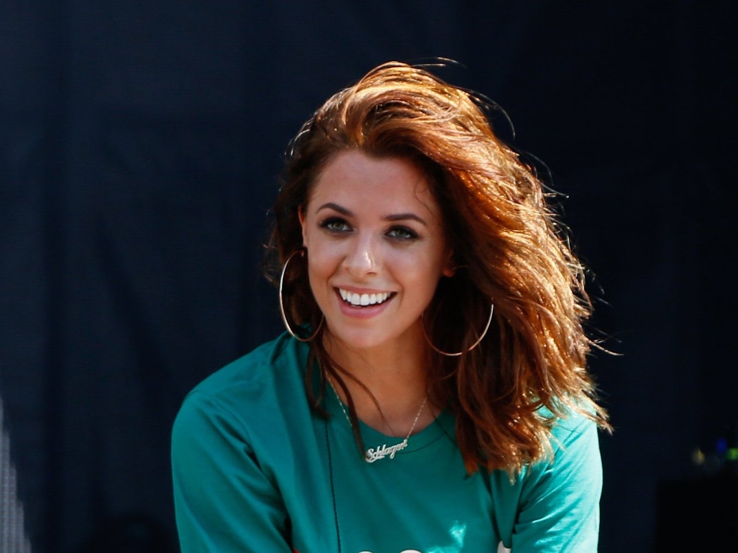 Sängerin Vanessa Mai tritt im Juli 2020 bei dem Radio B2 „SchlagerHammer“ in Hoppegarten auf. I