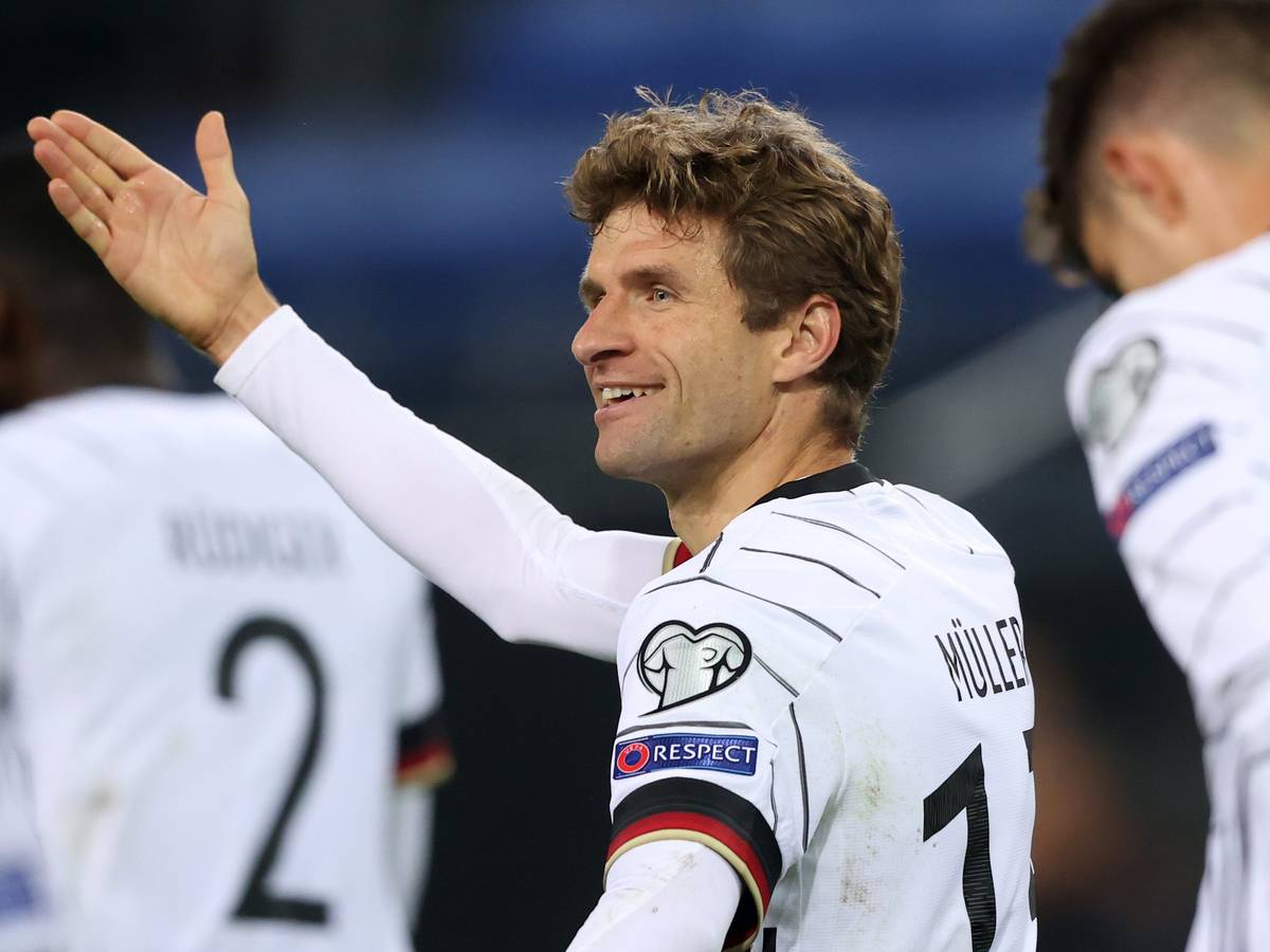 Deutschlands Thomas Müller freut sich über das Tor gegen Rumänien.