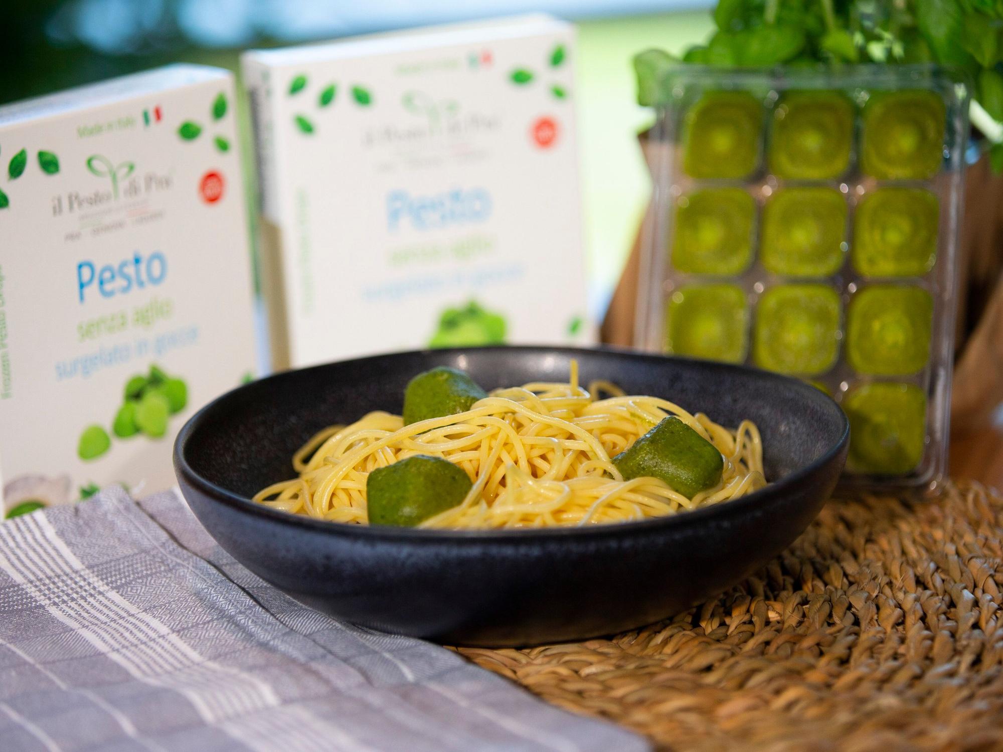 Auf der Anuga-Messe wird Eiswürfel-Pesto ausgestellt.