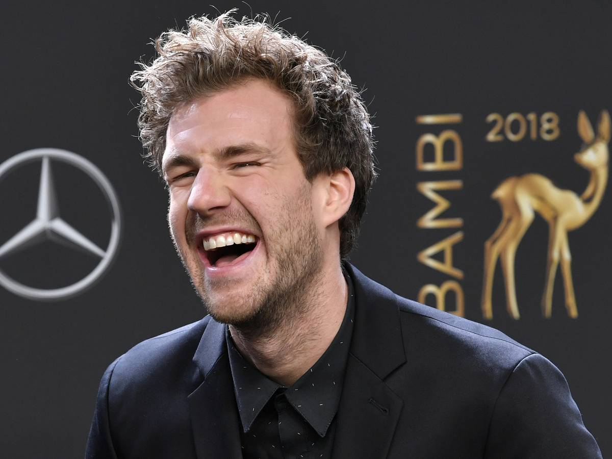 Luke Mockridge: Der Künstler hat drei Namen. Sie alle haben eine einzelne Bedeutung. Hier sieht man den Komiker 2018 in Berlin bei der Verleihung des Bambi.