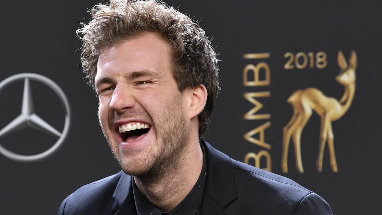 Luke Mockridge: Der Künstler hat drei Namen. Sie alle haben eine einzelne Bedeutung. Hier sieht man den Komiker 2018 in Berlin bei der Verleihung des Bambi.
