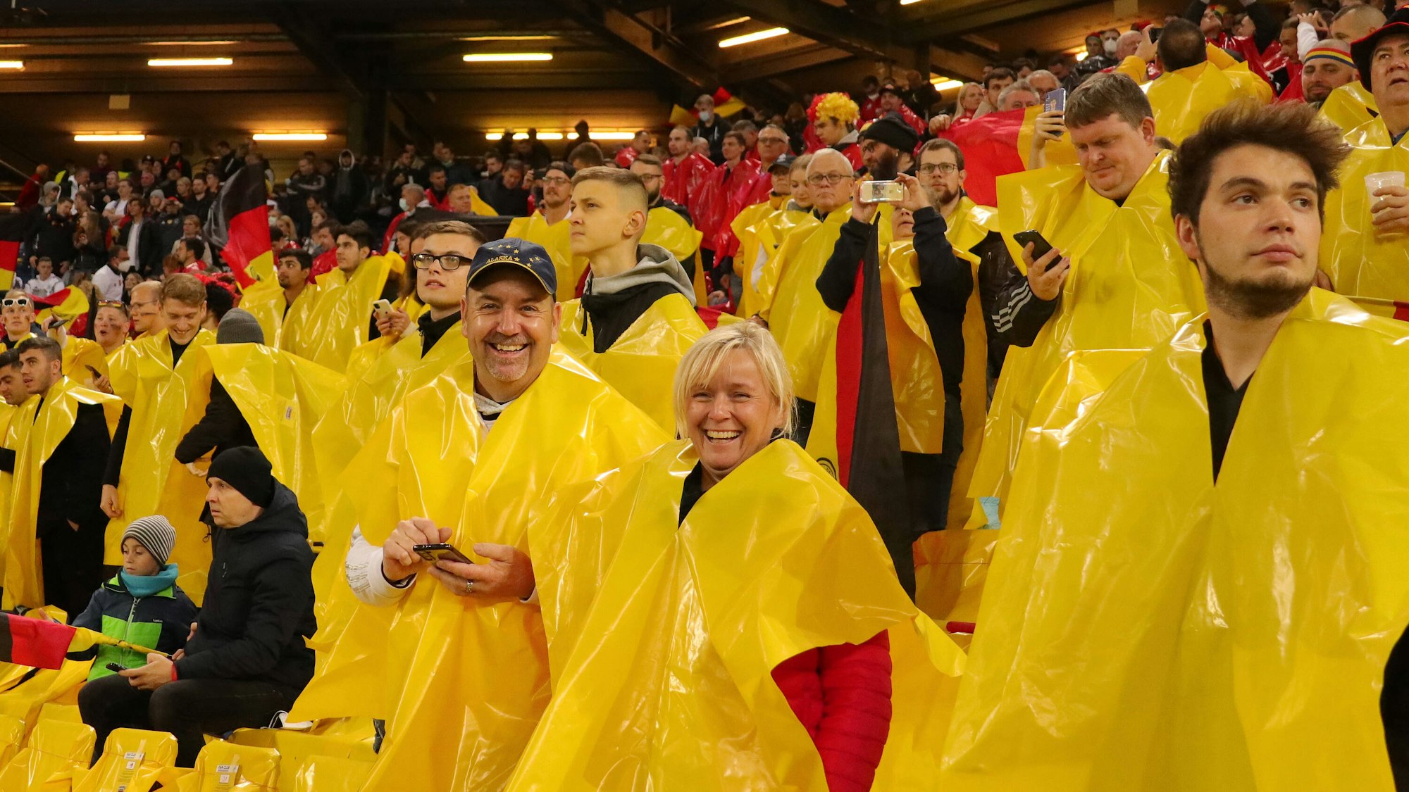 Fans in den Choreoplastiken beim Spiel Deutschland gegen Rumänien.