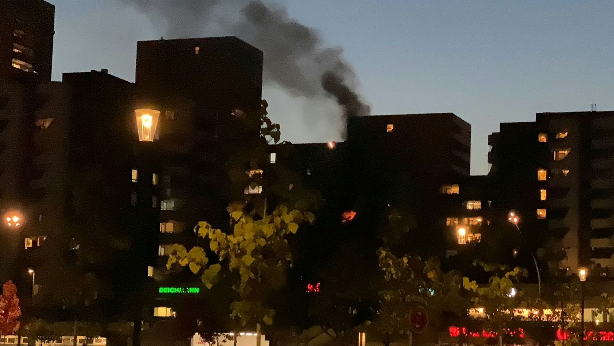Brand in einem Hochhaus in Köln-Chorweiler.