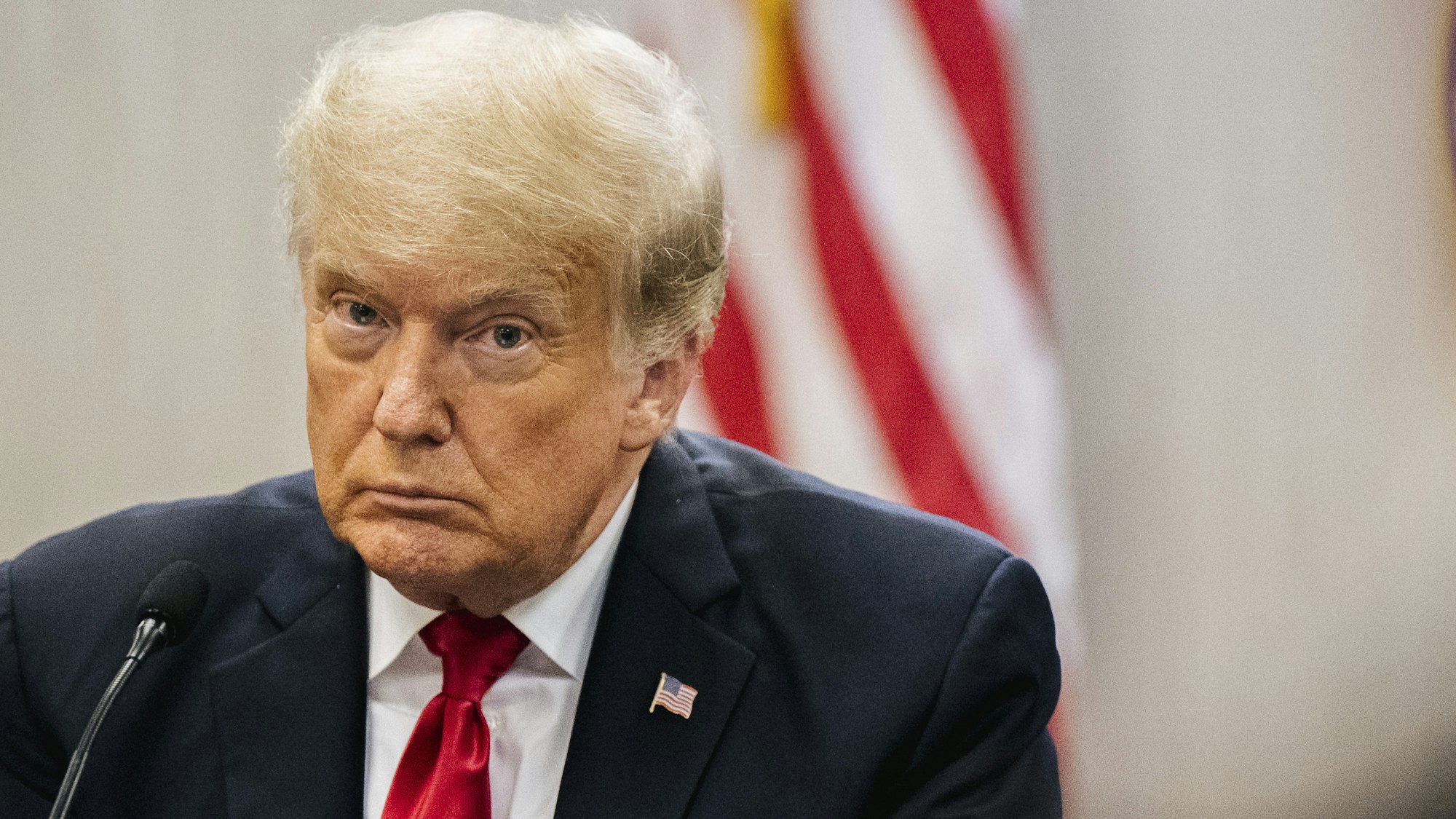 Donald Trump: Er will verhindern, dass seine Ex-Vertrauten über den Sturm aufs Kapitol auspacken. Durch den erschreckenden Putschversuch kamen insgesamt fünf Menschen ums Leben.