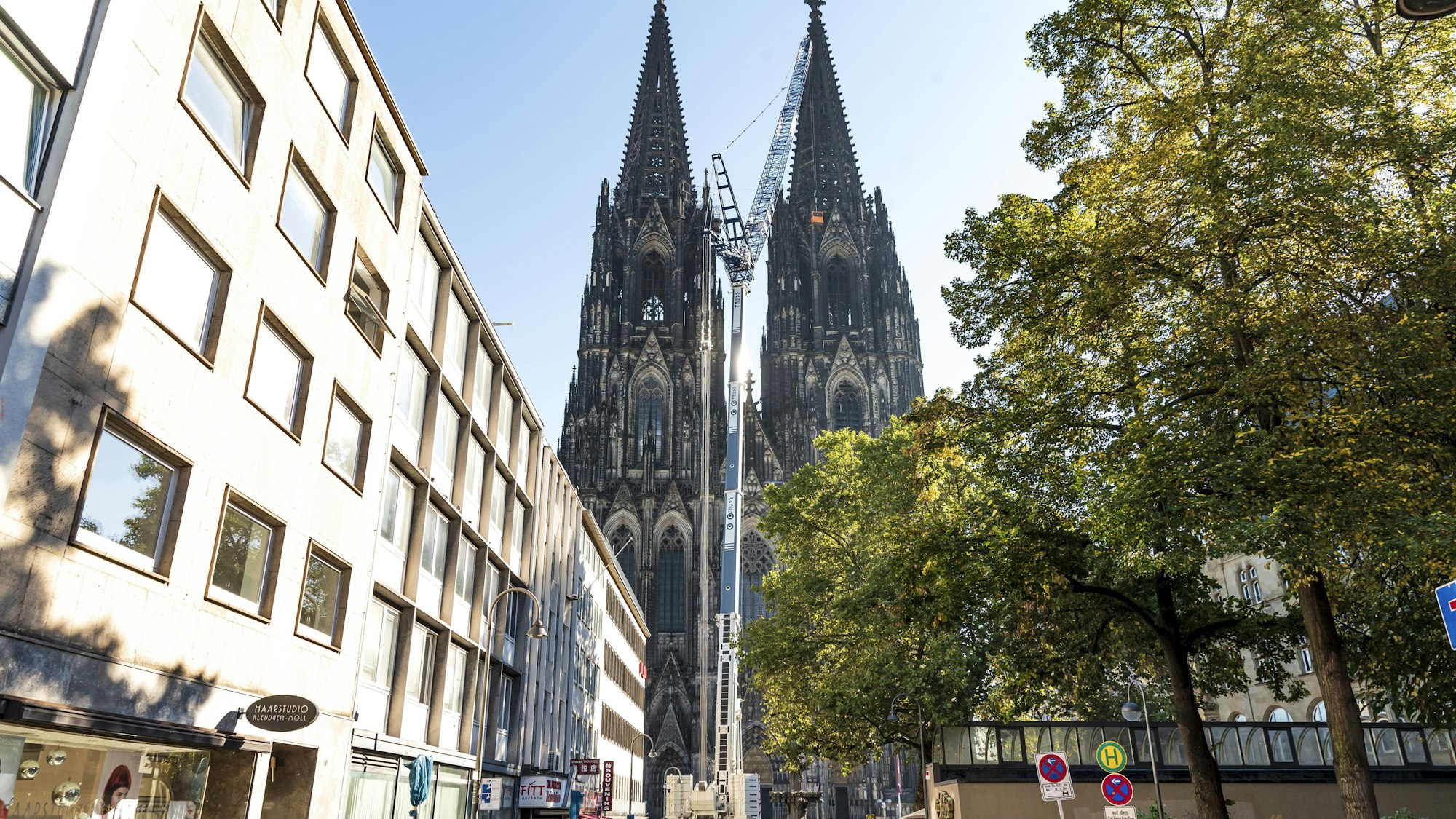 Köln:
Erstmals seit 10 Jahren ist der Kölner Dom ohne Baugrüst zu bewundern.
