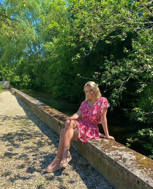 Sängerin Paulina Wagner im Juni 2021 im Garten von Schloss Zweibrüggen. Das Foto wurde EXPRESS.de von Paulina Wagner zur Berichterstattung honorarfrei zur Verfügung gestellt.