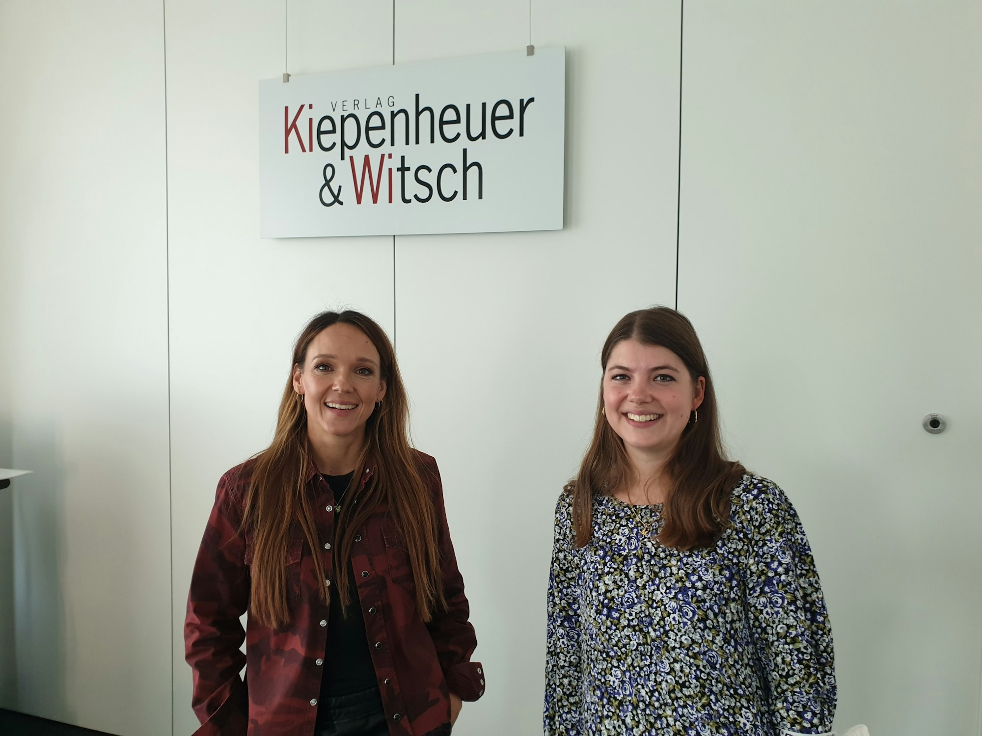 Carolin Kebekus mit EXPRESS-Redakteurin Madeline Jäger.