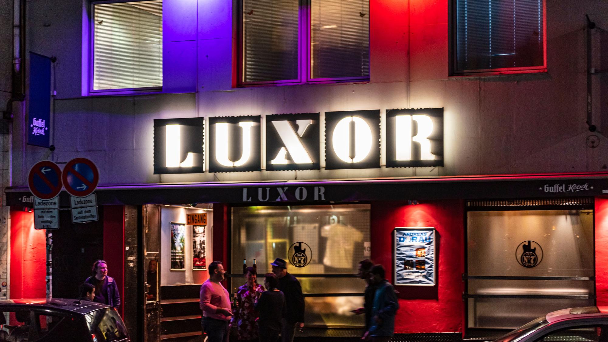 Außenansicht des Luxor.