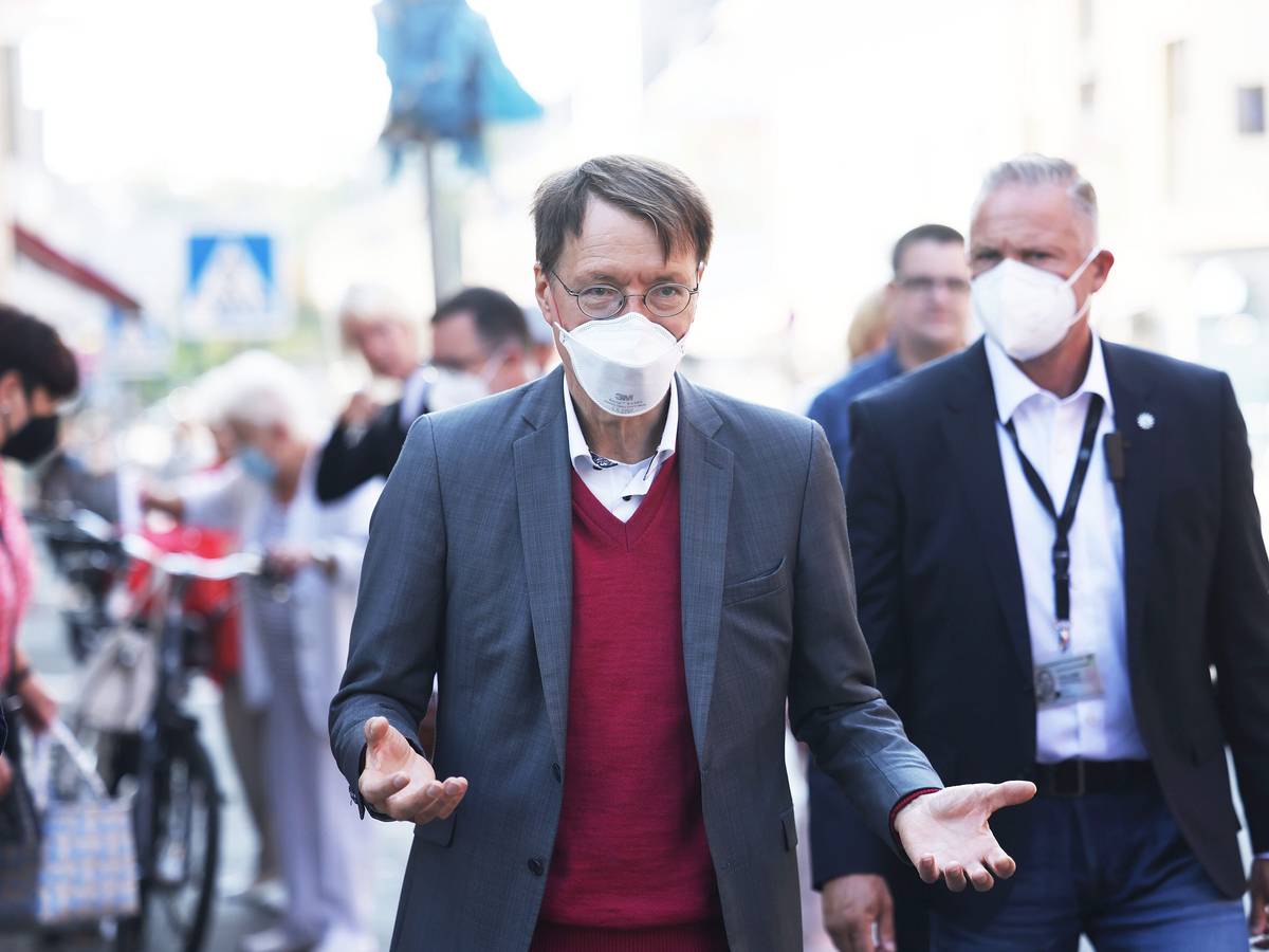 Karl Lauterbach (hier im September 2021 in Köln) fordert eine Verschärfung der Corona-Regeln.