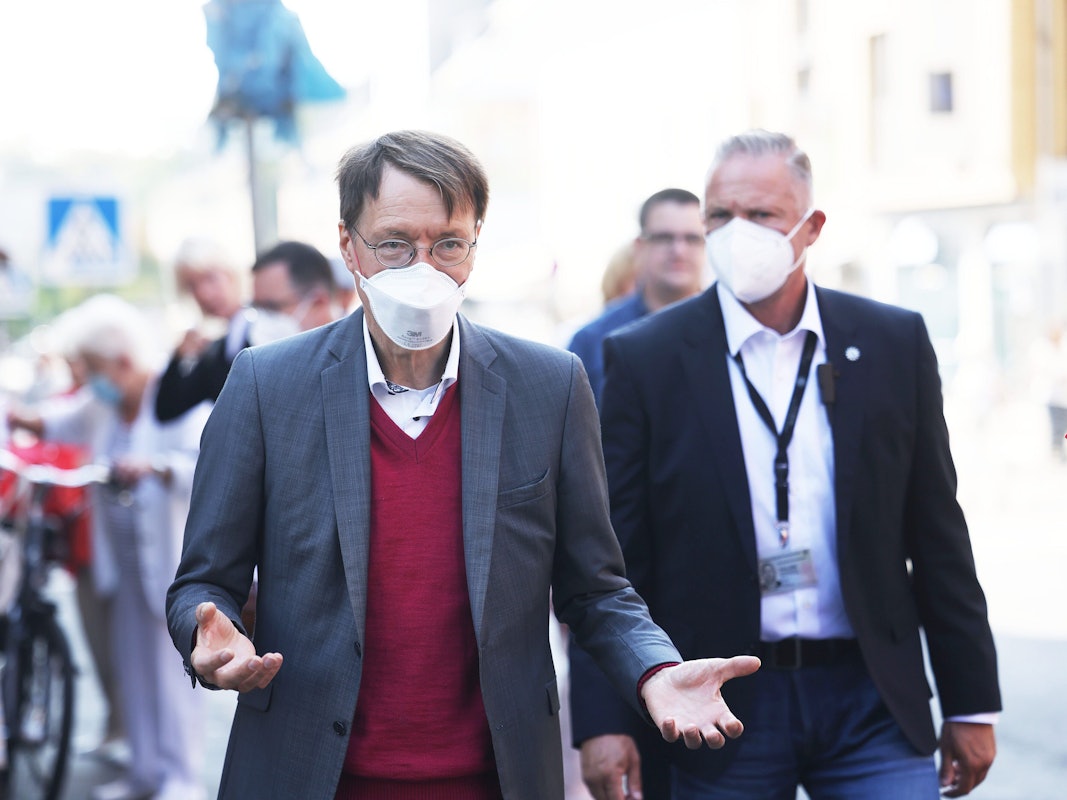 Karl Lauterbach (hier im September 2021 in Köln) fordert eine Verschärfung der Corona-Regeln.