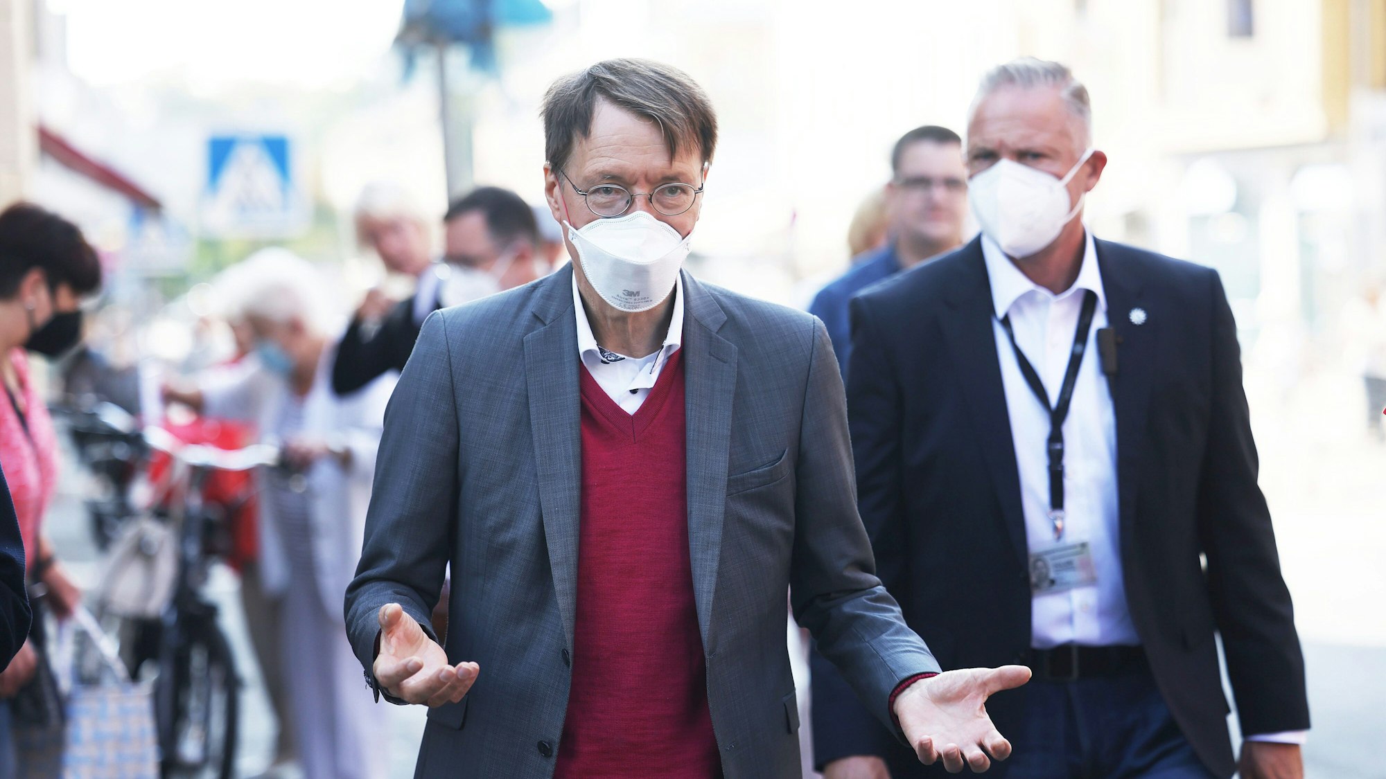 Karl Lauterbach (hier im September 2021 in Köln) fordert eine Verschärfung der Corona-Regeln.