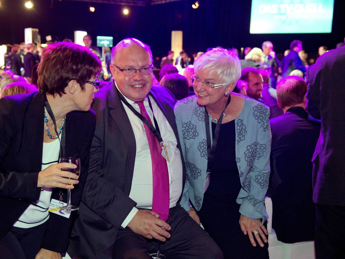 Annegret Kramp-Karrenbauer (CDU, v.l), Bundesumweltminister Peter Altmaier (CDU) und CSU-Landesgruppenchefin Gerda Hasselfeldt 2013 in Berlin.