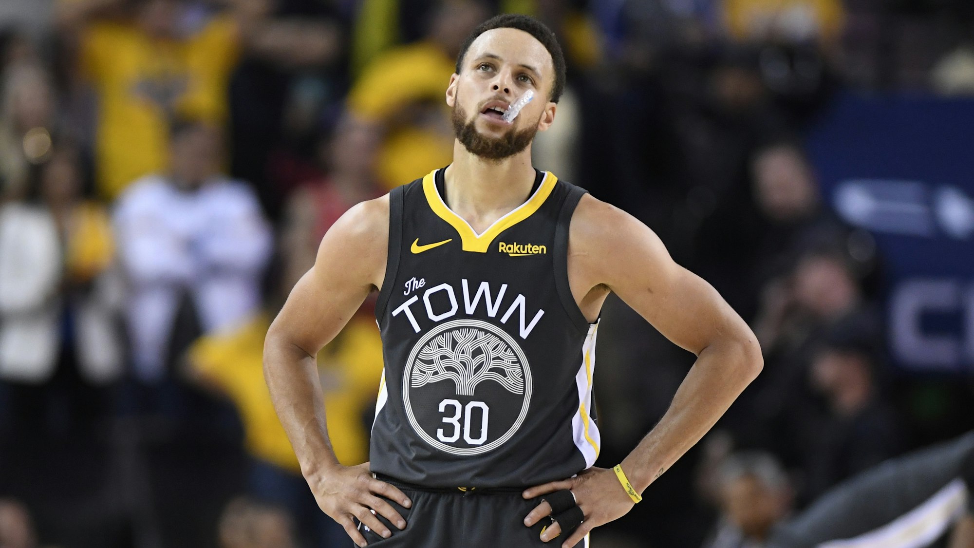 Stephen Curry ist nach Game 4 der Niederlage in den NBA-Finals gegen die Toronto Raptors sichtlich enttäuscht