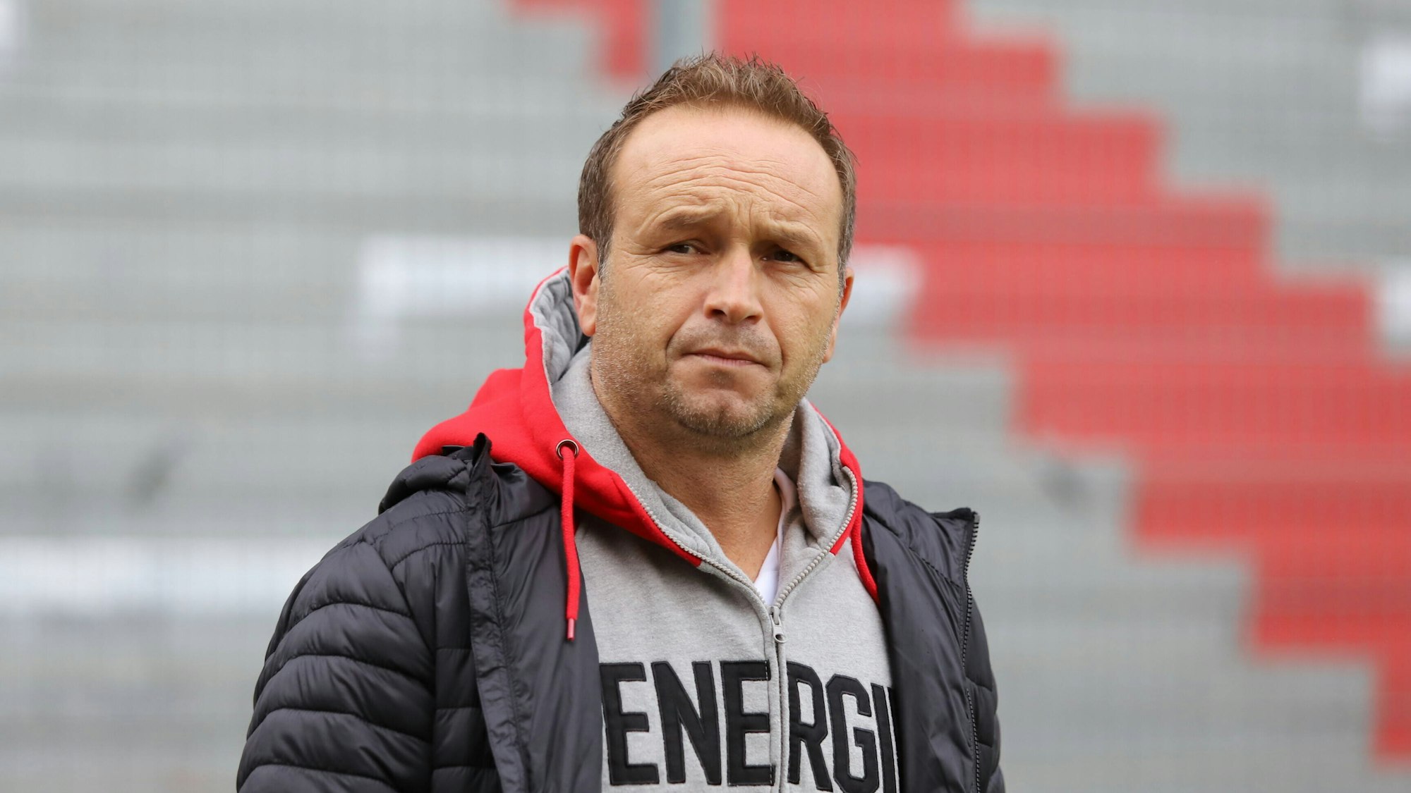 Dirk Lottner als Trainer von Energie Cottbus in der Regionalliga.
