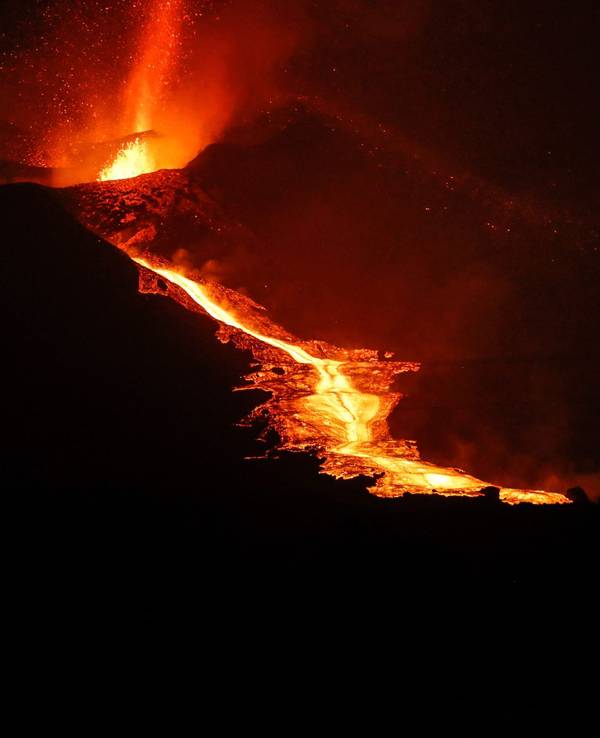 Auf der Vulkaninsel La Palma, hier ein Foto vom 9. Oktober 2021, hat sich ein neuer Lavastrom gebildet.