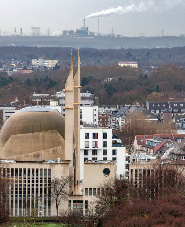 Blick Kölner Moschee an der Venloer Straße