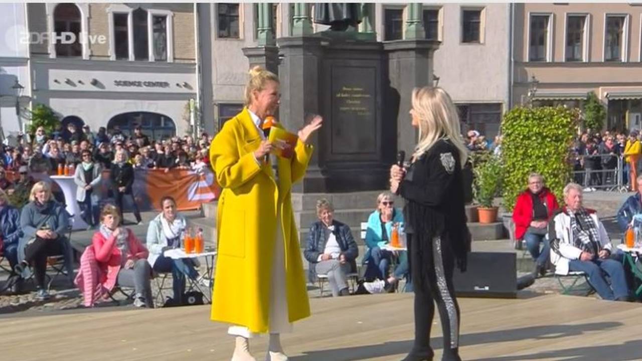 Superstar Bonnie Tyler war am Sonntag (10. Oktober) zu Gast bei ZDF-Fernsehgarten Moderatorin Andrea Kiewel.