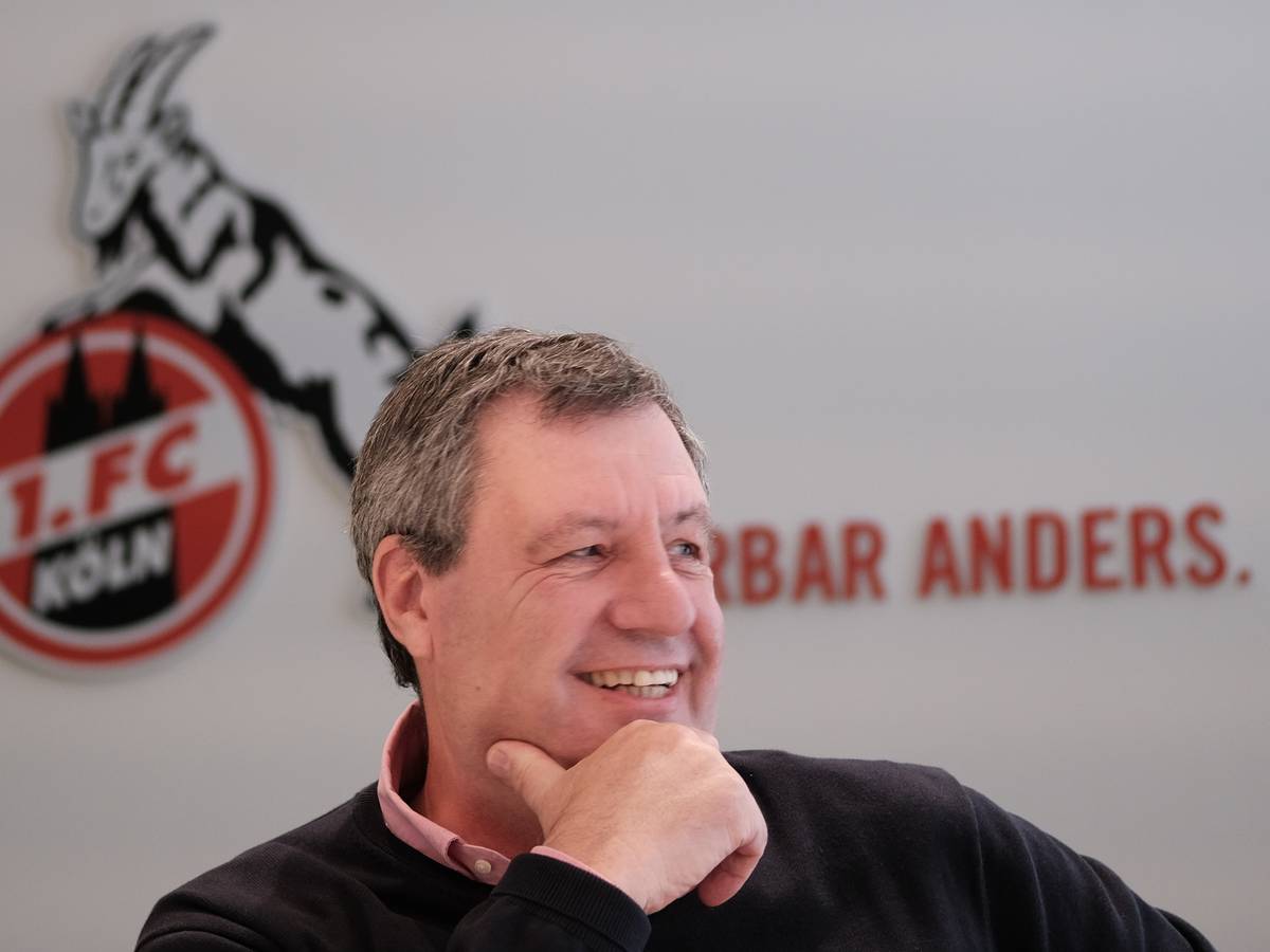 FC-Präsident Werner Wolf spricht beim EXPRESS-Termin im Geißbockheim.