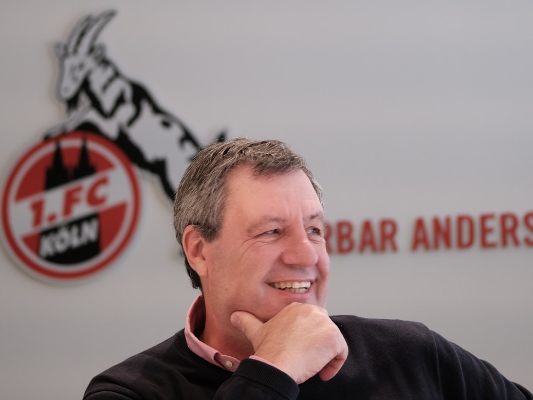 FC-Präsident Werner Wolf spricht beim EXPRESS-Termin im Geißbockheim.