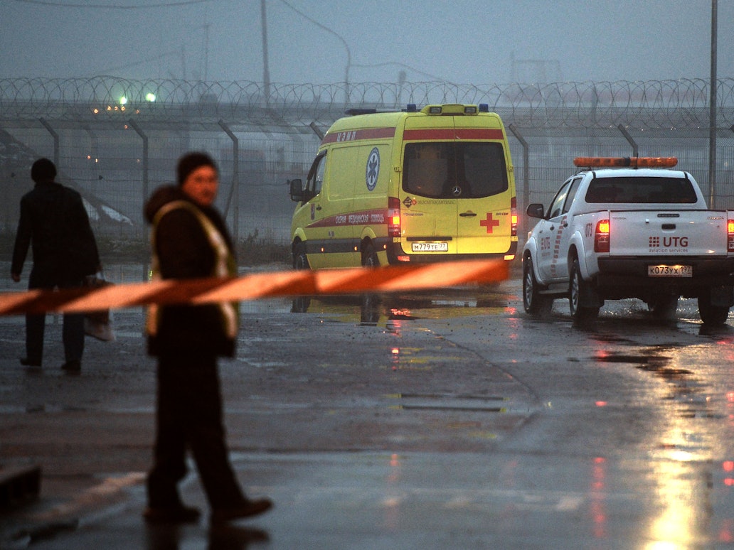 Rettungskräfte konnten mehrere Überlebende bergen (hier ein Archivfoto von einem Rettungseinsatz am Moskauer Flughafen).