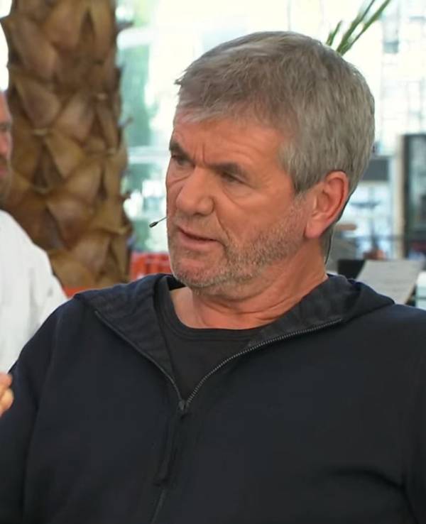 Friedhelm Funkel spricht im Doppelpass auf Sport1 am 10. Oktober 2021. Screenshot der TV-Übertragung.