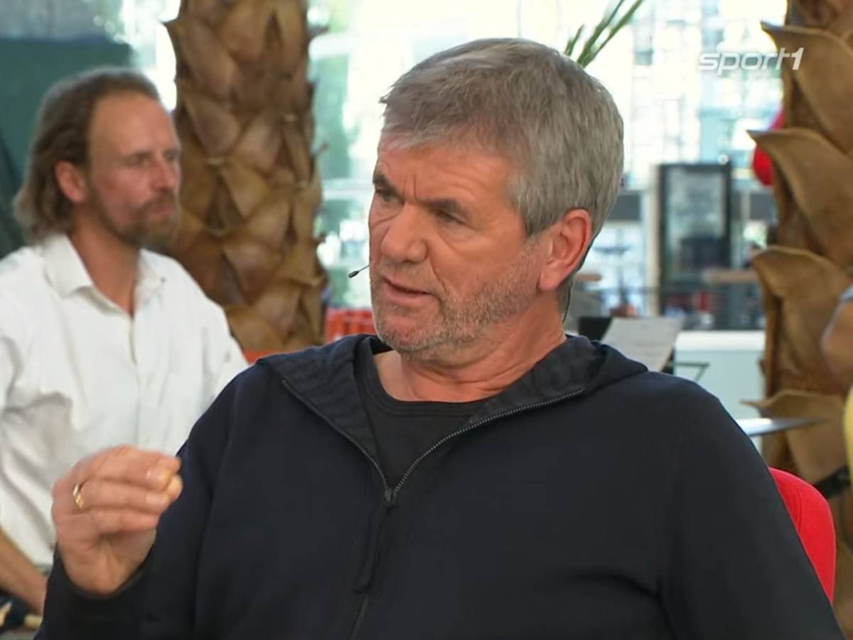 Friedhelm Funkel spricht im Doppelpass auf Sport1 am 10. Oktober 2021. Screenshot der TV-Übertragung.