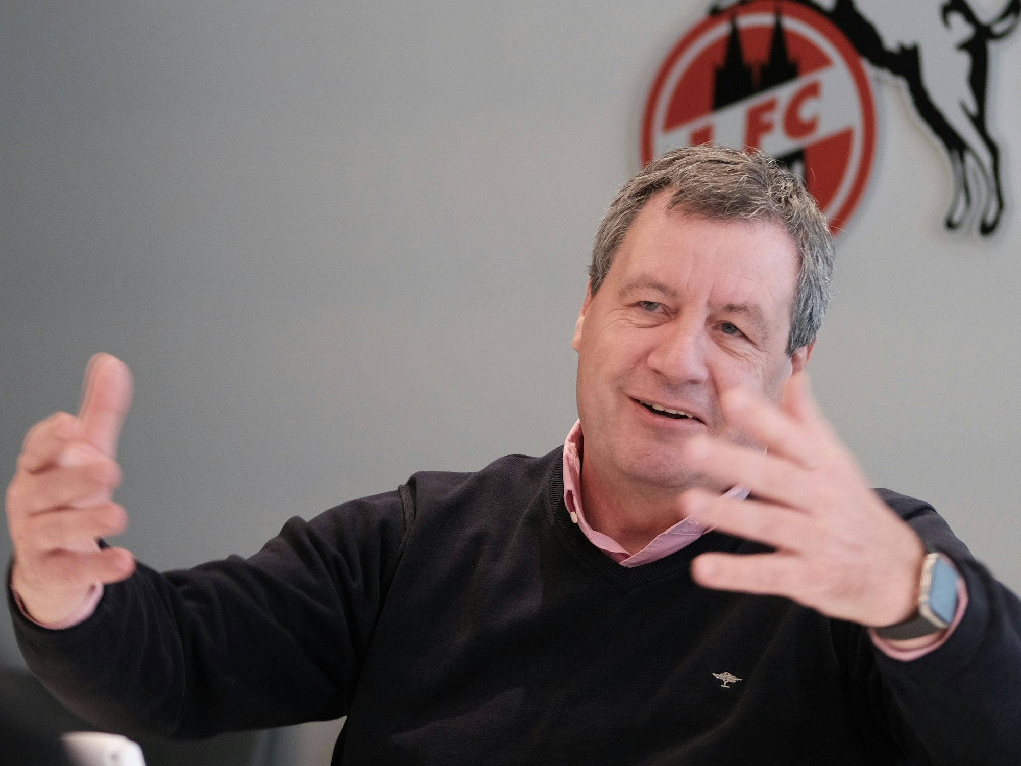 FC-Präsident Werner Wolf spricht beim EXPRESS-Termin im Geißbockheim.